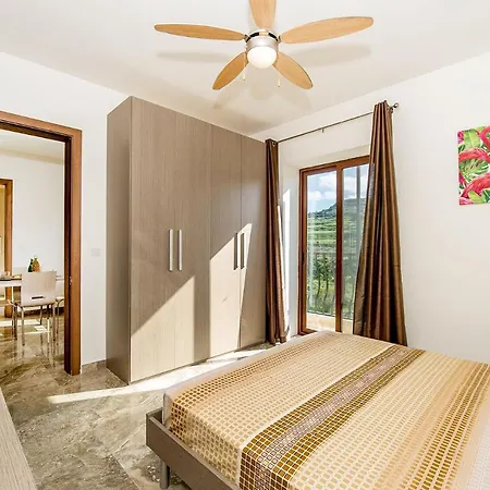 Fine Living Sea Crest Сент-Полс-Бей