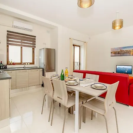 Fine Living Sea Crest Апартаменты *