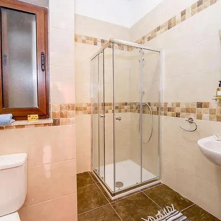 Fine Living Sea Crest Апартаменты *