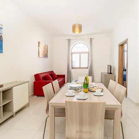 Fine Living Sea Crest Сент-Полс-Бей