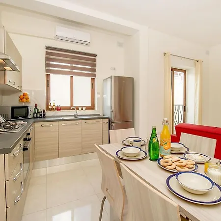Apartment Fine Living Sea Crest *