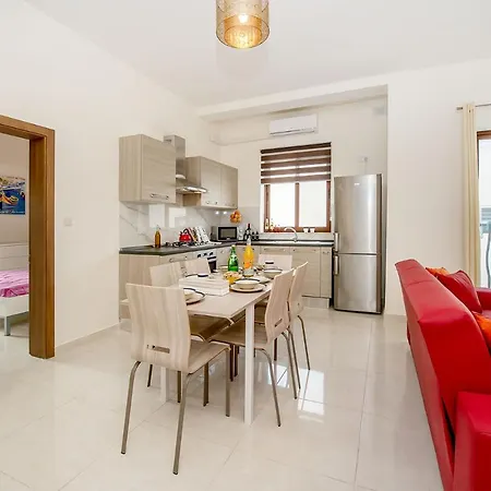 Fine Living Sea Crest * Сент-Полс-Бей