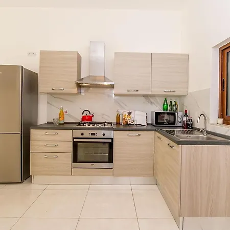 Fine Living Sea Crest Apartment