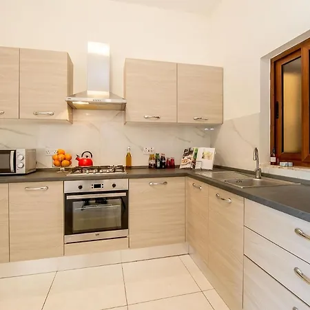 Apartment Fine Living Sea Crest