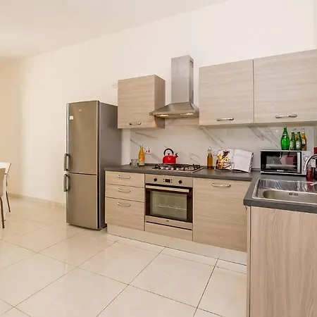 Fine Living Sea Crest Apartment
