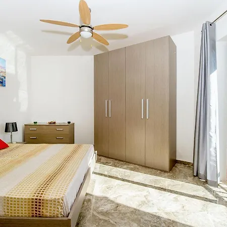 Fine Living Sea Crest Apartment