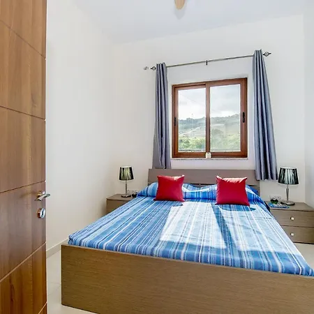 Fine Living Sea Crest * St. Paul's Bay
