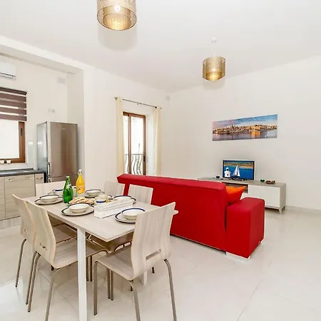 Fine Living Sea Crest Apartment